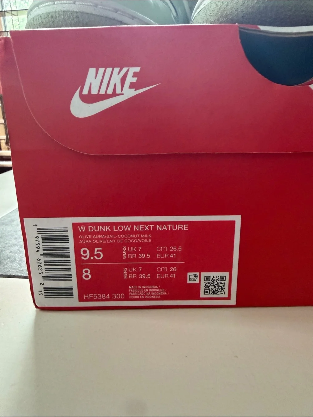 Nike Women's Low-Top Sneakers in Light Green and White